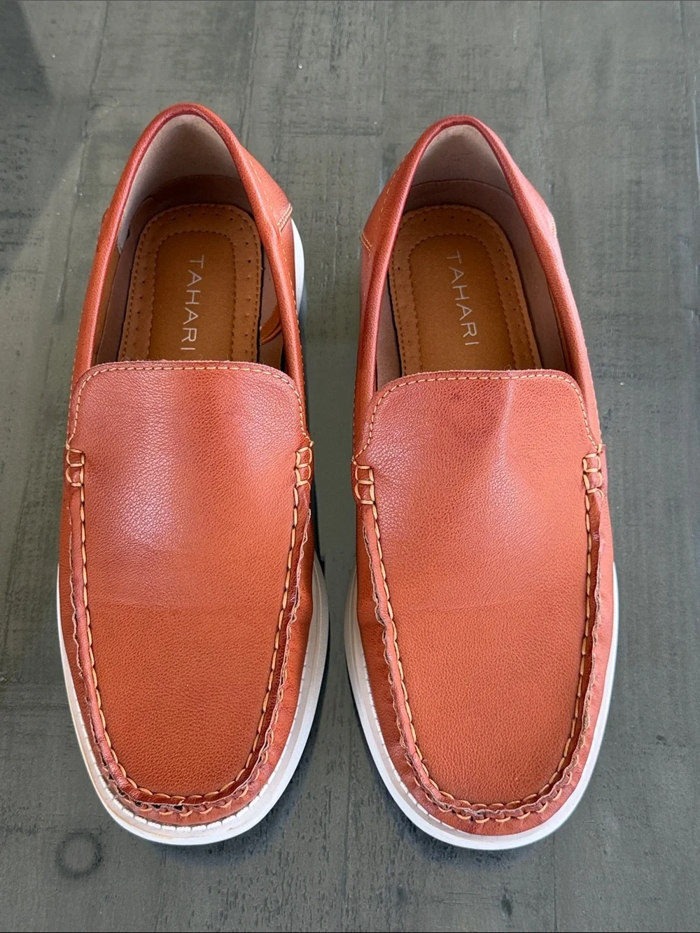 Tahari Hipster Men’s Slip-On Loafers in Cognac and Tan with White Sole. Size 8.5